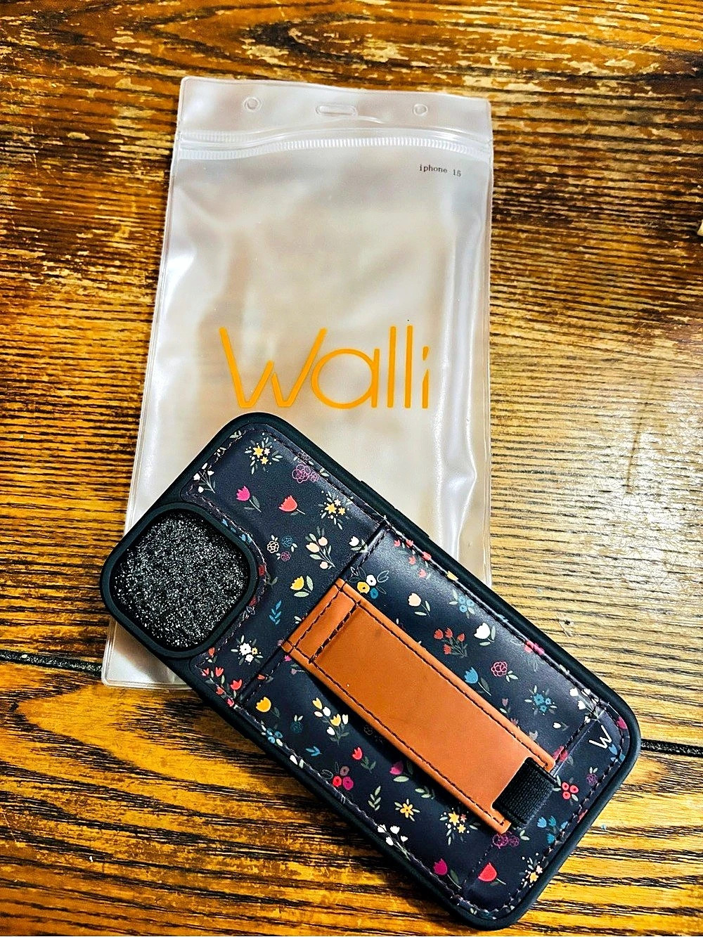 WALLI iPhone 15 case Floral Black & Brown